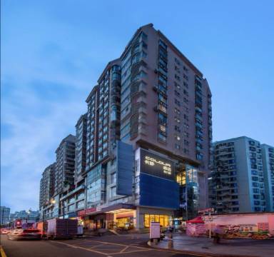 卡罗酒店(深圳东门步行街晒布地铁站店)