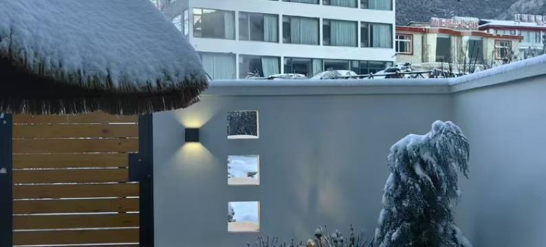 康定芸途·汤谷温泉酒店(中古村店)图片