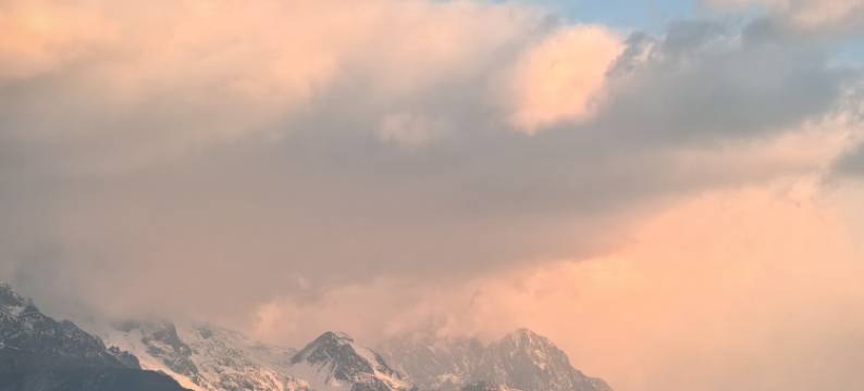 意境云·Viewing snow|360°日照金山度假美宿图片