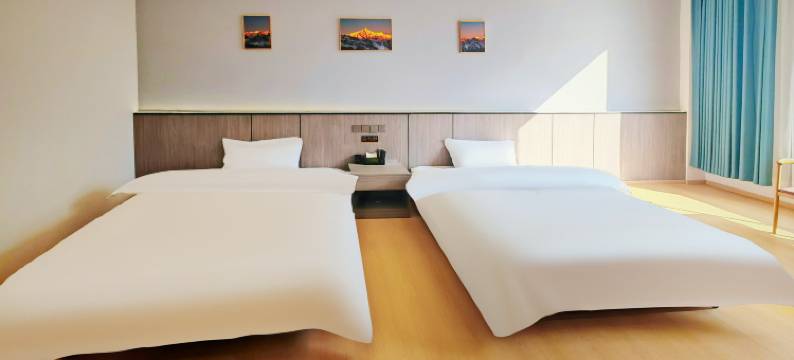 德钦海湾8号江景大酒店图片