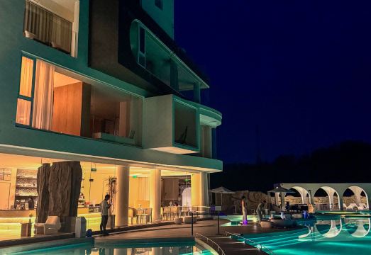 屿言·悬崖湖景美宿外景图