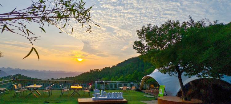 上林大明山云松山宿图片