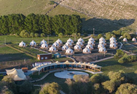 Zhaosu Wanghu Manor Hotel Overview