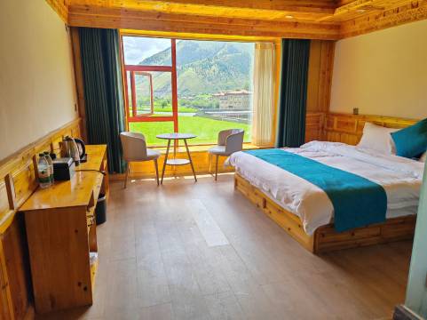 甲根坝央阔卓康民宿