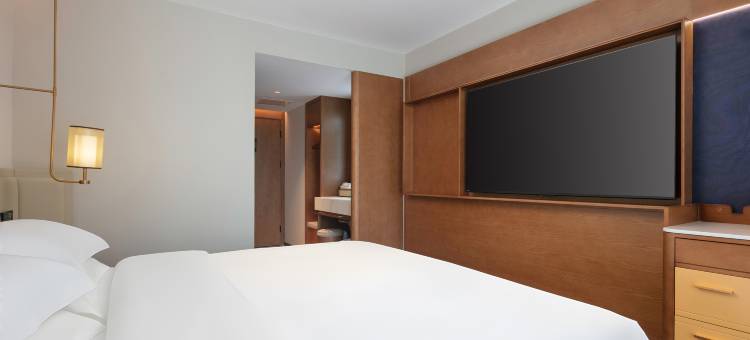 艺龙酒店(贵阳北站黔灵山路店)图片