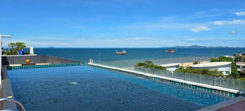 周日芭堤雅中天海滩景色(Sunday Beachfront View Jomtien Pattaya)图片