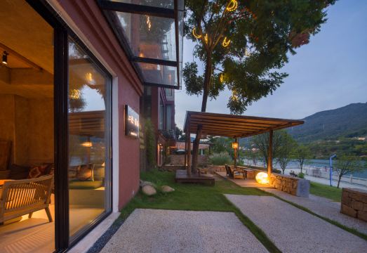 Dongjiang Lake Ergeng Daizhu Homestay Hotel Overview