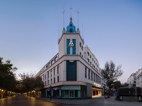 哈尔滨中央大街松花江亚朵酒店