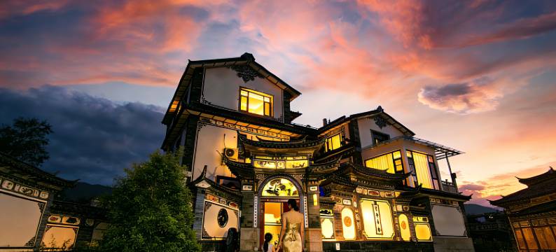 鸿游•山海|VIGOROUS•DREAMERS•伴山隐奢艺墅(大理古城观景露台店)图片