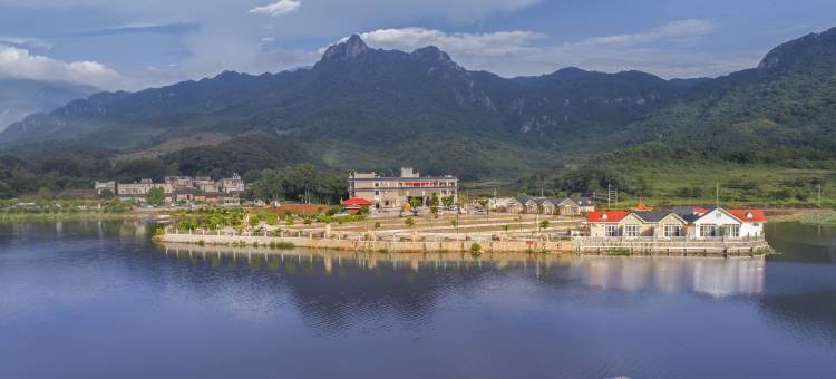 英德亚婆田·白水寨假日酒店图片