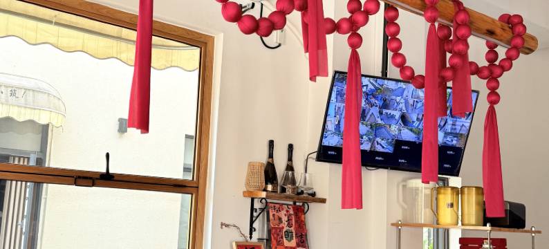 古龙峡畔山居图片