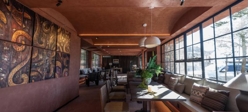 见·石间雪山度假野宿图片