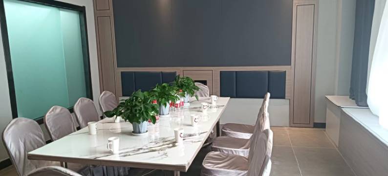 可可托海蕴强大酒店图片