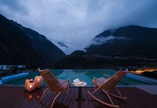 海螺沟鸾喜·隐山· Forest Mountain Lodge·雪山观景温泉度假酒店外景图