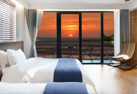 Zhujiajian Shuitian Yise·Super First-line Seaview Holiday Villa (Xiaowu Shitang Branch)Hotel Overview