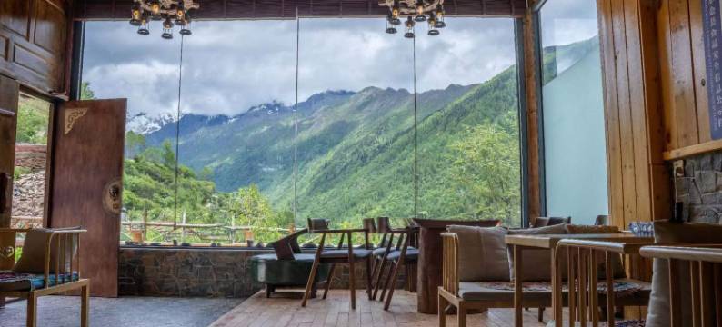 云顶望山丨半山月舍(四姑娘山长青山寨观景平台店)图片