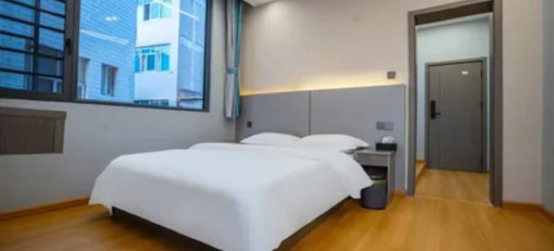 聚宾楼影视酒店(昆明双桥夜市风情街店)图片