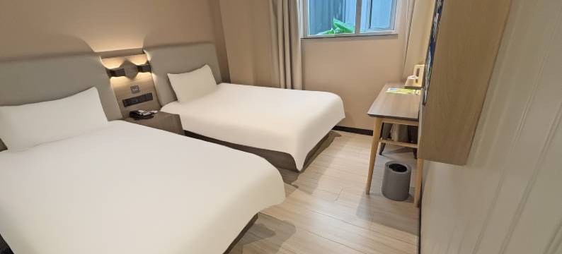 莱怡酒店(昌吉路安亭地铁站店)图片