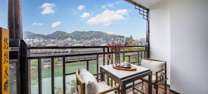 悠悠水畔•高端江景民宿(凤凰古城景区南华门店)图片