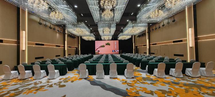 鞍山四海大酒店(鞍山火车站店)图片