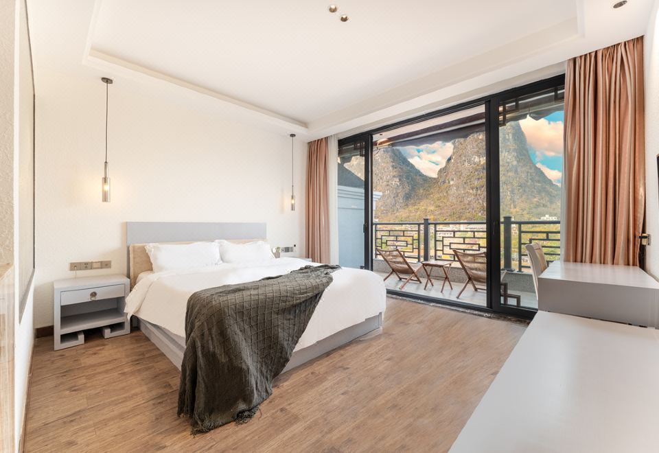 Carefree Resort (Yangshuo Yulong River Ten-mile Gallery) Hotel Overview