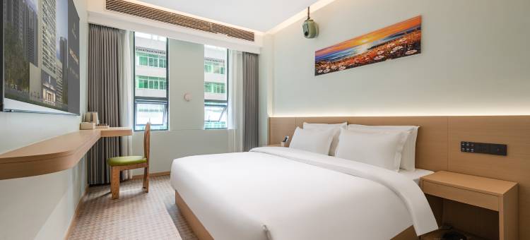 艺龙安云酒店(贵阳黔灵山公园北京路地铁站店)图片