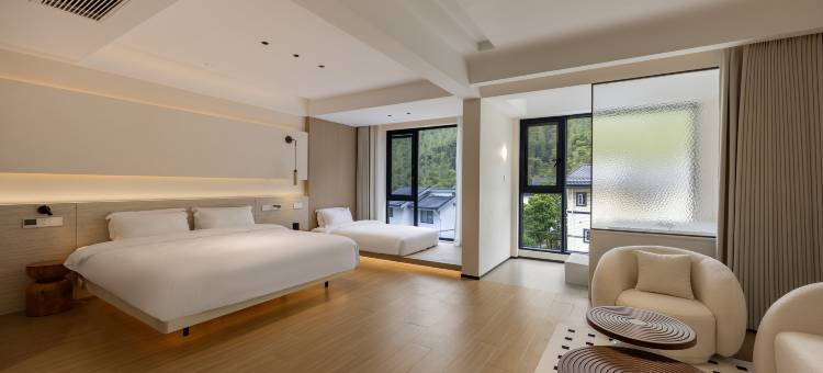 安吉云上草原·伴山美宿(熊猫部落探险乐园店)图片