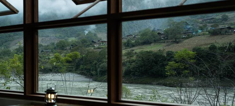 丙中洛既下山雾里营地图片