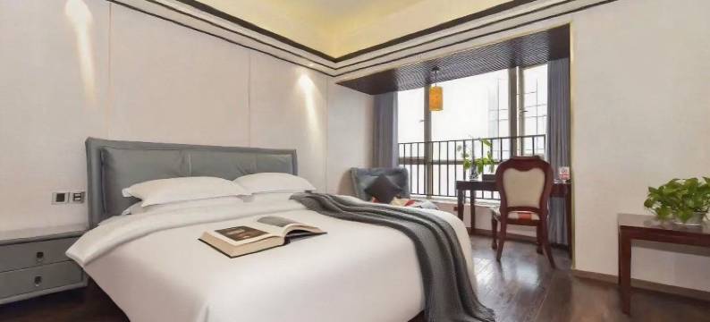 Shimmer·凯宾皇冠高空影音酒店(贵阳花果园购物中心店)图片