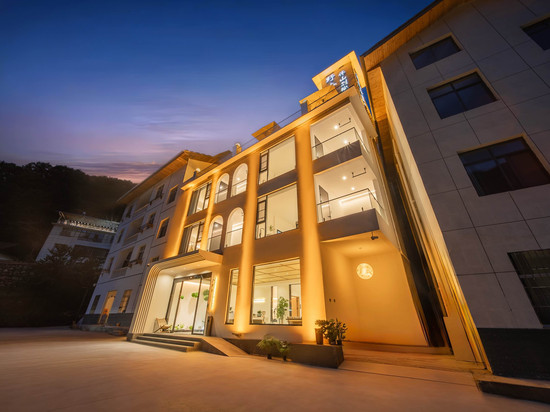 野奢伴山别院(神农架木鱼镇店)