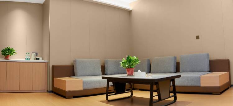 五耐集团商务酒店(巩义巩城大道明德眼科医院店)图片