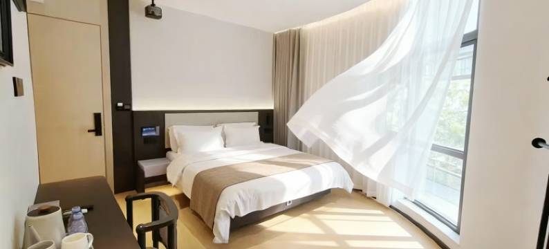 贵阳·欢住｜Soong·CinemaBathtub设计酒店(喷水池地铁站甲秀楼店)图片