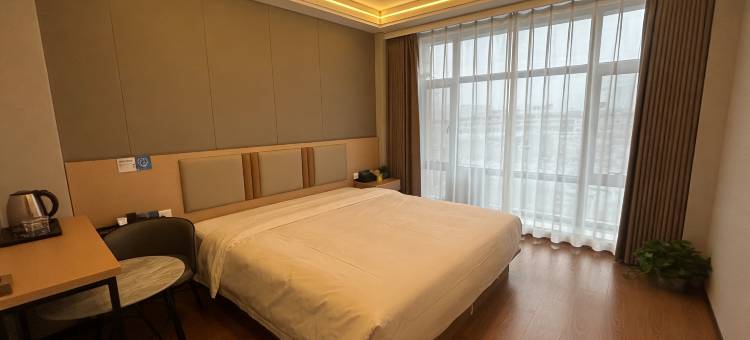 如云酒店(乌鲁木齐市交通职业大学店)图片