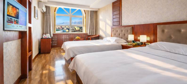 温泉•鑫磊｜日照金山景观Holiday•S度假酒店(温泉国家湿地公园店)图片