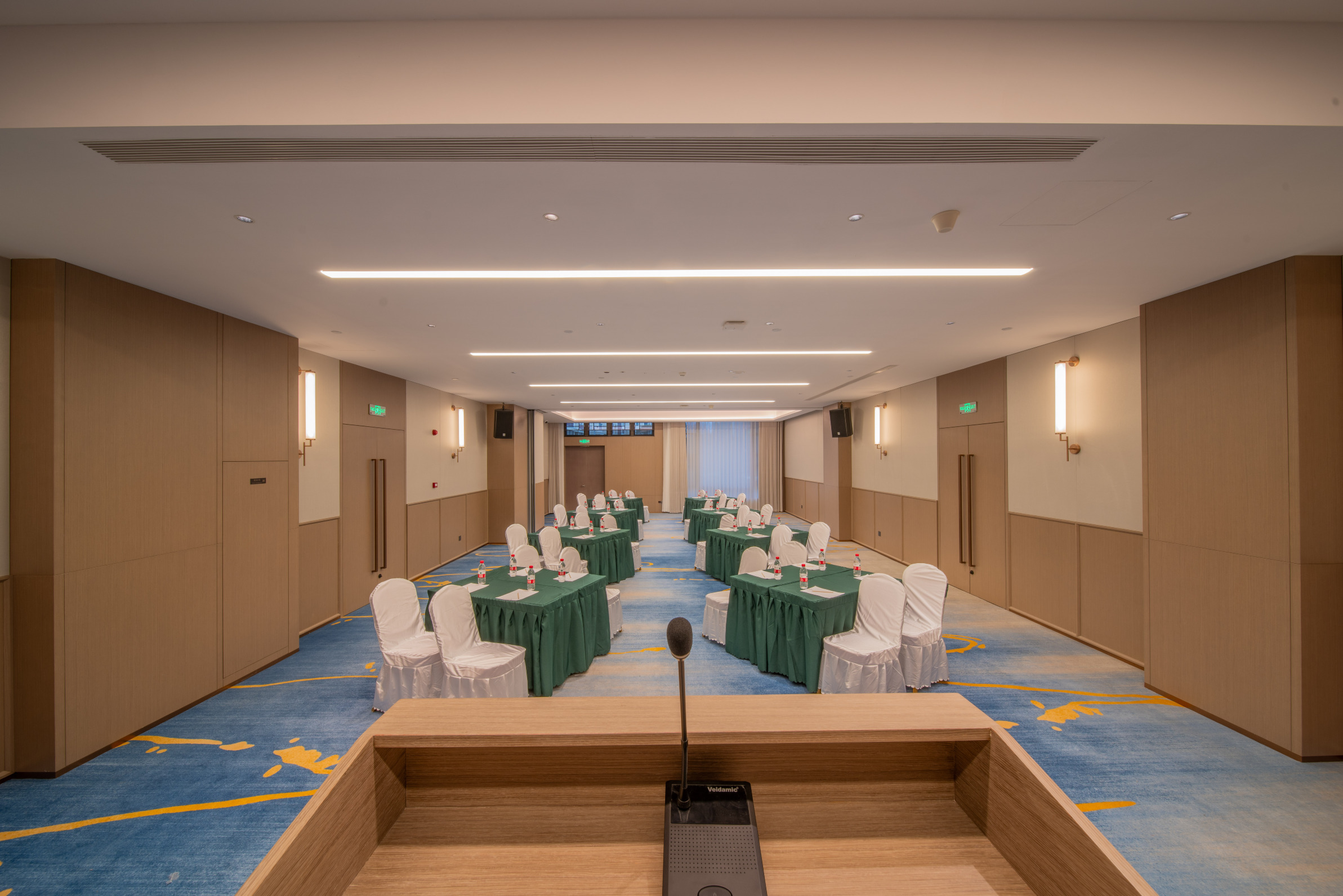 Zhenxiong Shengjin Hotel (Mission Hills Shopping Park) Hotel Overview