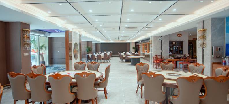 楚雄丽呈睿轩酒店(东兴中学政务中心店)图片