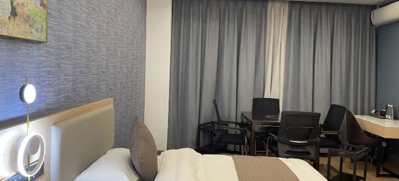 芳华•智能酒店(会理古城新时代广场店)图片