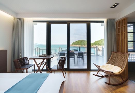 Zhujiajian Shuitian Yise·Super First-line Seaview Holiday Villa (Xiaowu Shitang Branch)Hotel Overview