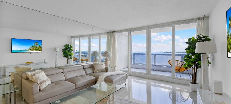 带阳台的海湾景观公寓(StayCozy Apartments at The Grand)图片