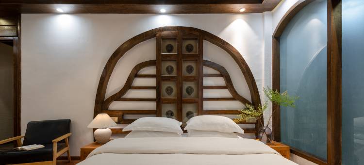 古井•侘寂风日照金山美学设计师360度古城雪山屋顶咖啡美宿图片