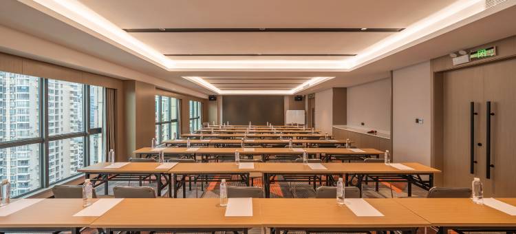 柏曼酒店(南宁金湖广场埌西地铁站店)图片