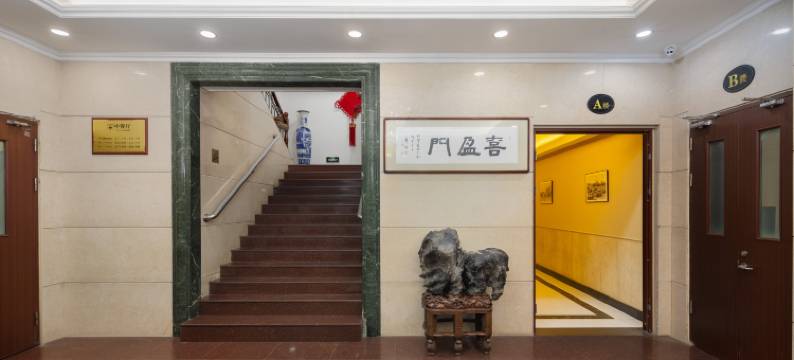 青岛金海红宇宾馆(栈桥青岛站地铁站店)图片