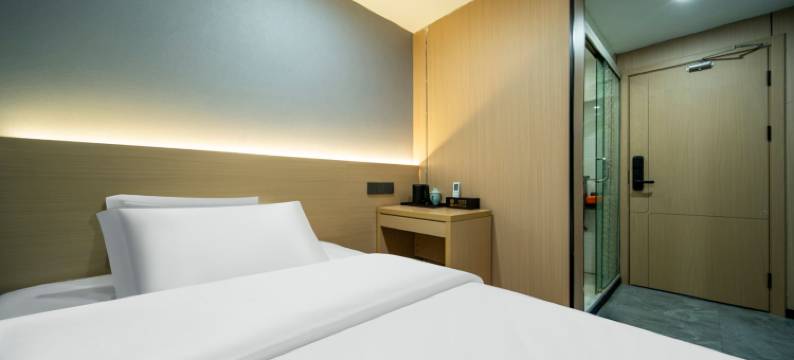 杭州余杭宏河智能酒店(南湖东地铁站店)图片