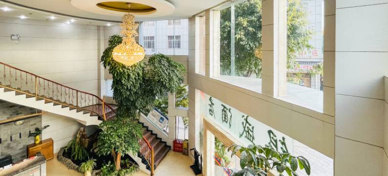 银盛酒店(大理州宾川汽车客运站店)图片