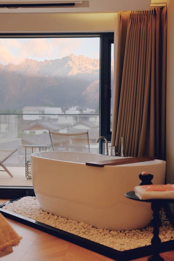 丽江玉雪逸境雪山观景度假酒店丨日照金山全景度假(白沙古镇店)图片