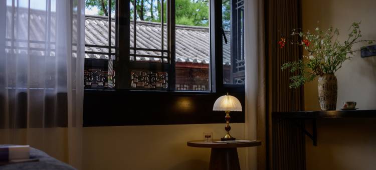 院中院·木槿花西智控侘寂风设计师度假民宿Designer(古城木府店)图片