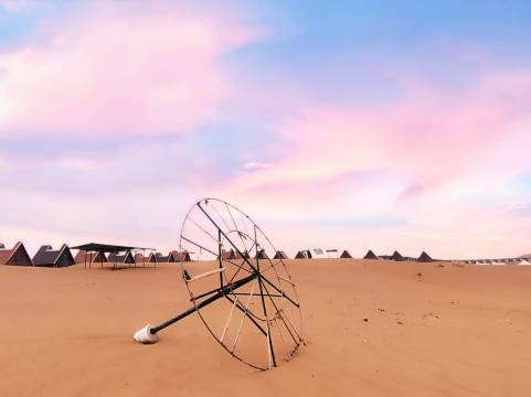 沙漠之星露营地图片