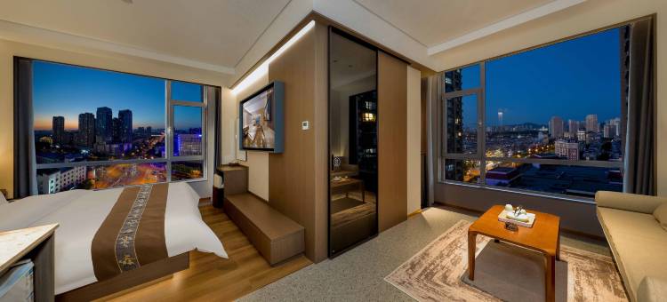 唯鑫锦中居酒店(锦州中央南街红星美凯龙店)图片