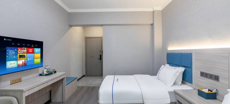 蒙自四叶草酒店(南湖公园新天地步行街店)图片