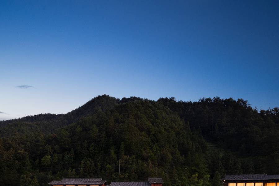 仟户·鬆間照民宿(西江千户苗寨觀景台店)